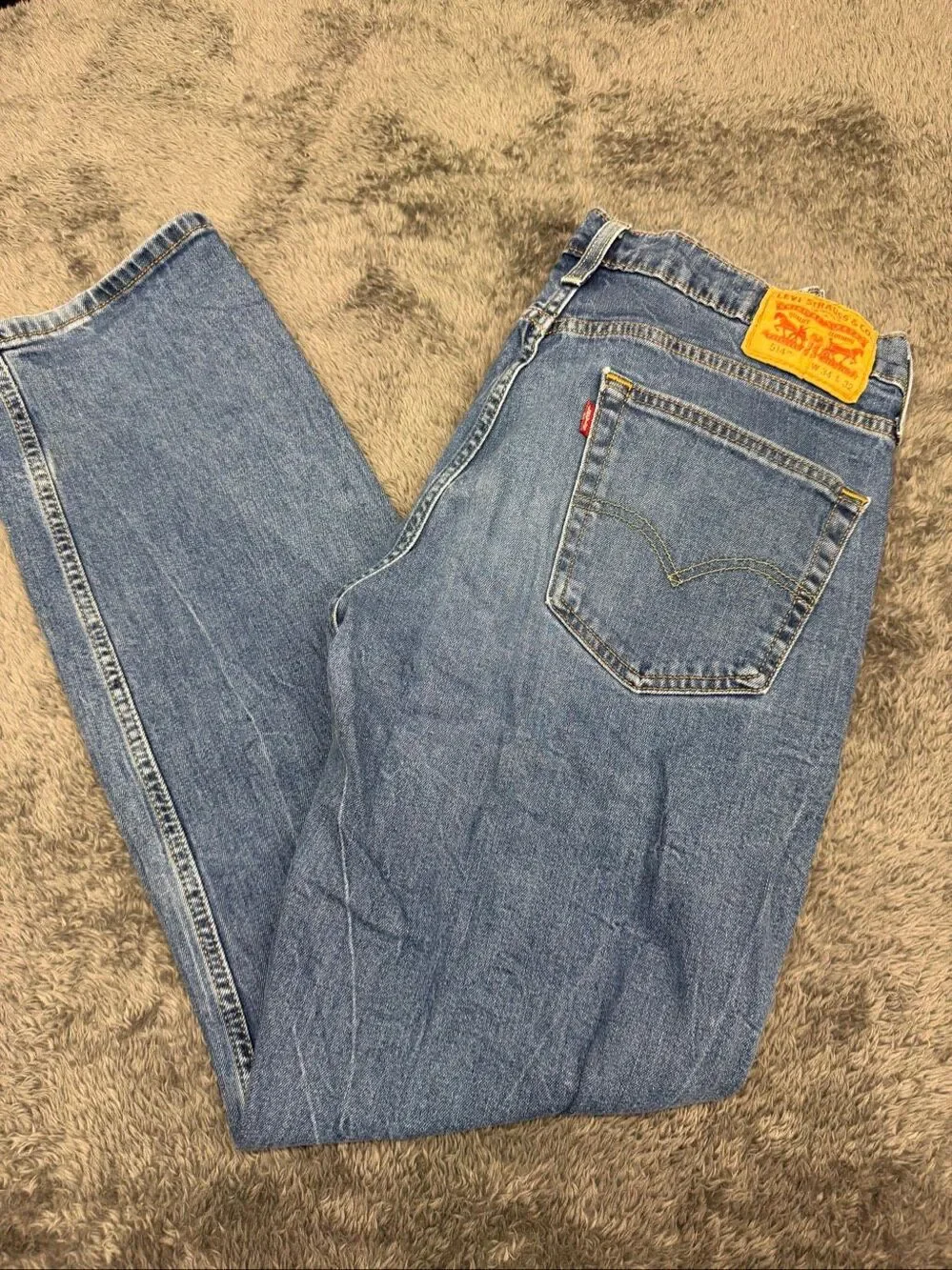 Levi's 514 Straight Fit Jeans, Size Men’s 34x32” in good shape!